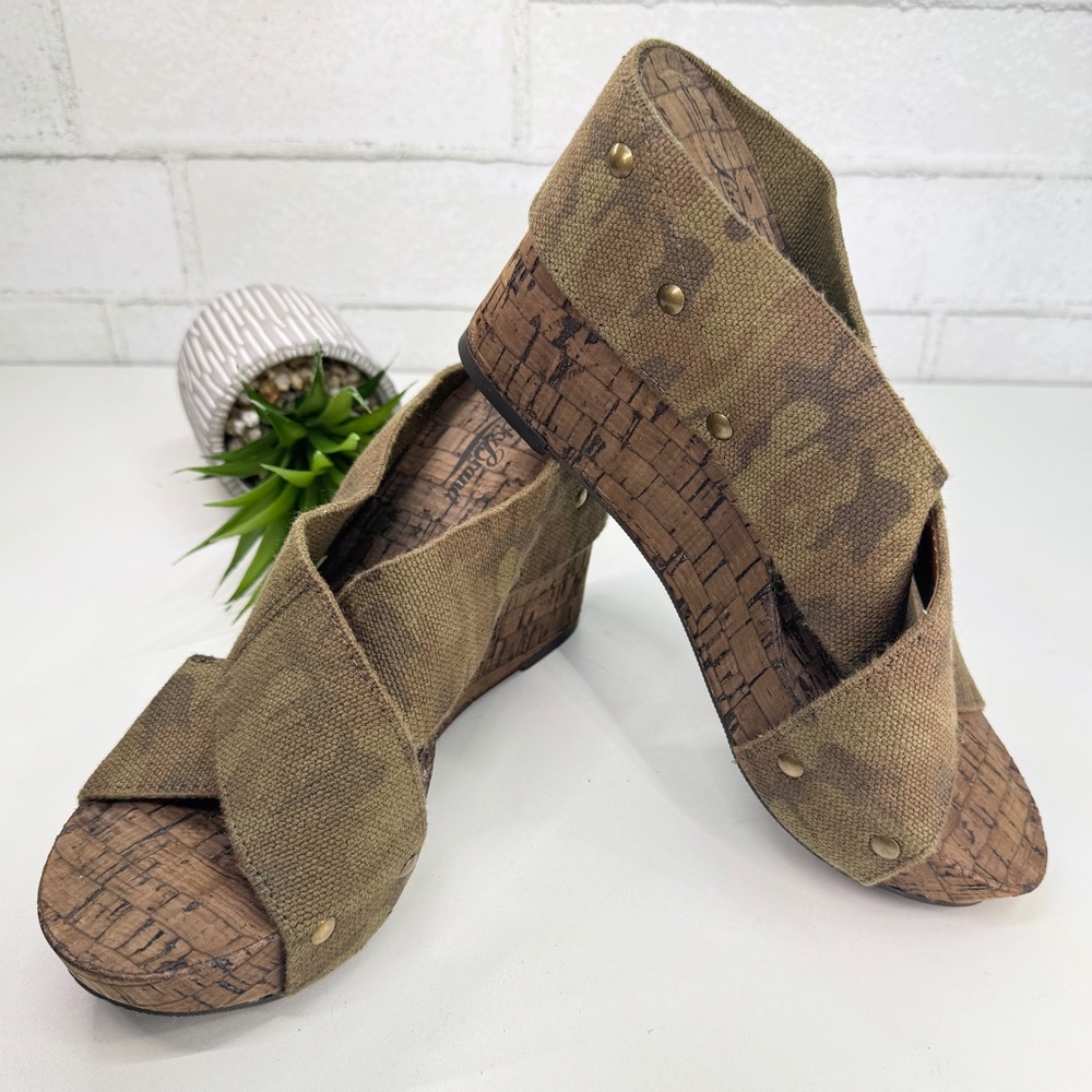 7.0 Lucky Brand Miller Camo Strap Cork Heel Wedges